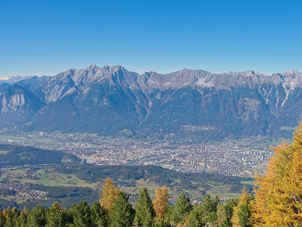 alt="Barrierefreiheit in der Natur: Von Tiroler Wanderwegen zur digitalen Inklusion"